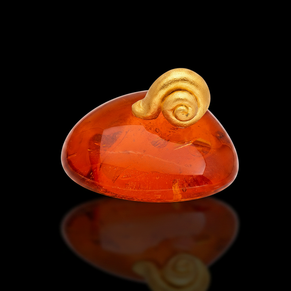 Latecomer on Pebble – Sculptural Accent