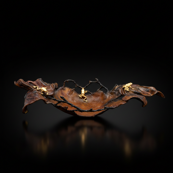 Frog Resin Centerpiece – Sculptural Plate