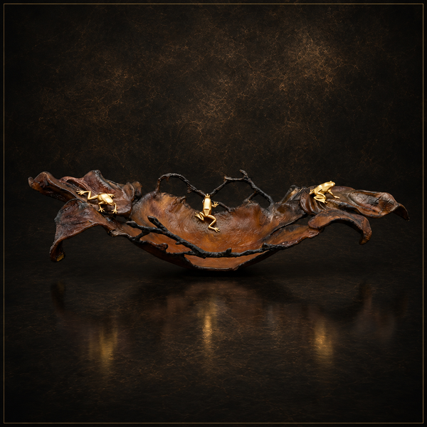 Frog Resin Centerpiece – Sculptural Plate
